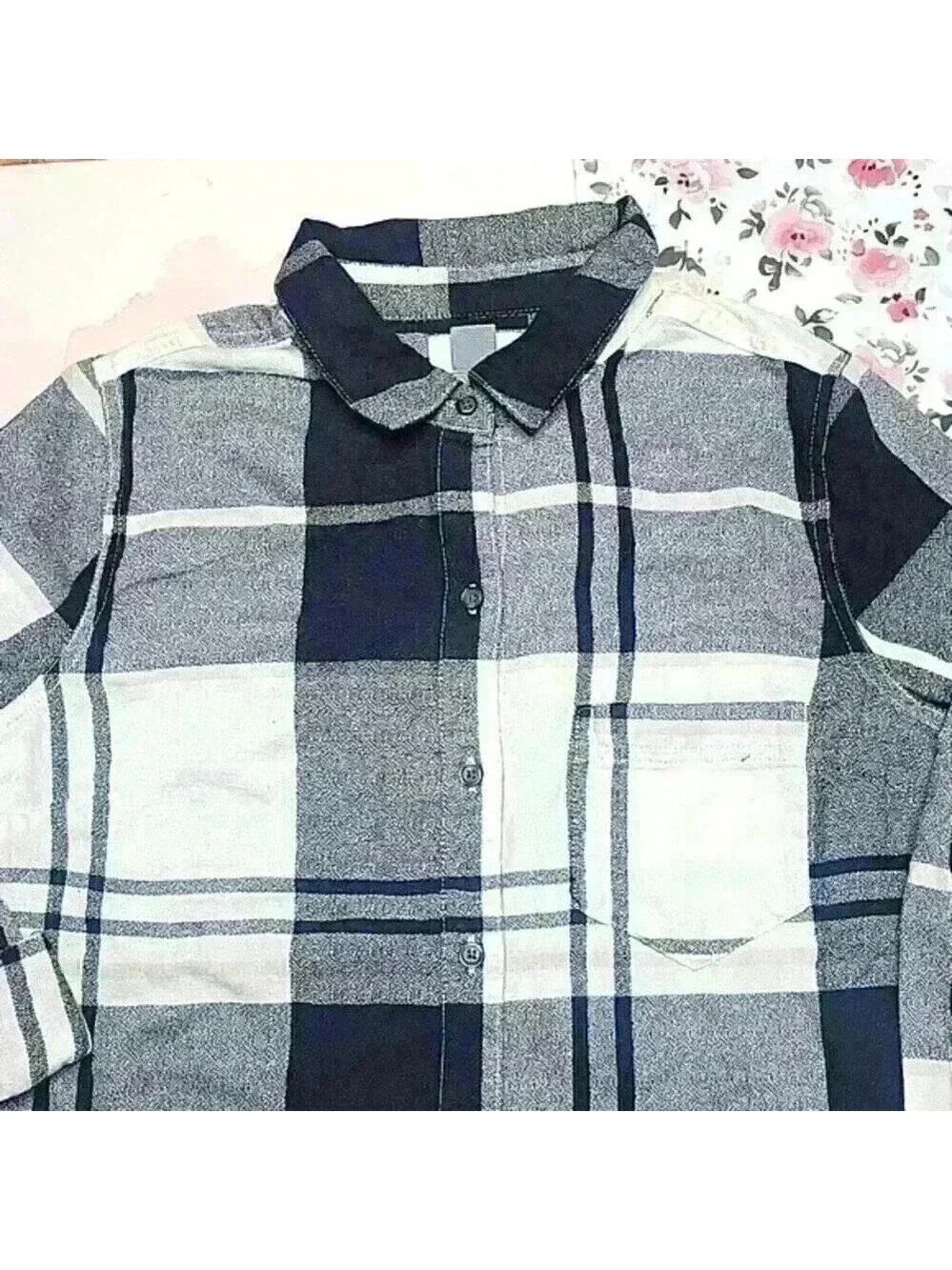 Old Navy Plaid Cropped Button Down - Picture 3 of 4